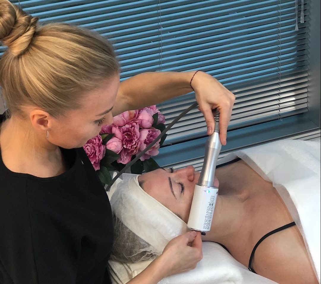 sos borse e occhiaie: Endospheres grazie all'azione vascolarizzante e drenante elimina le borse e i gonfiori del contorno occhi