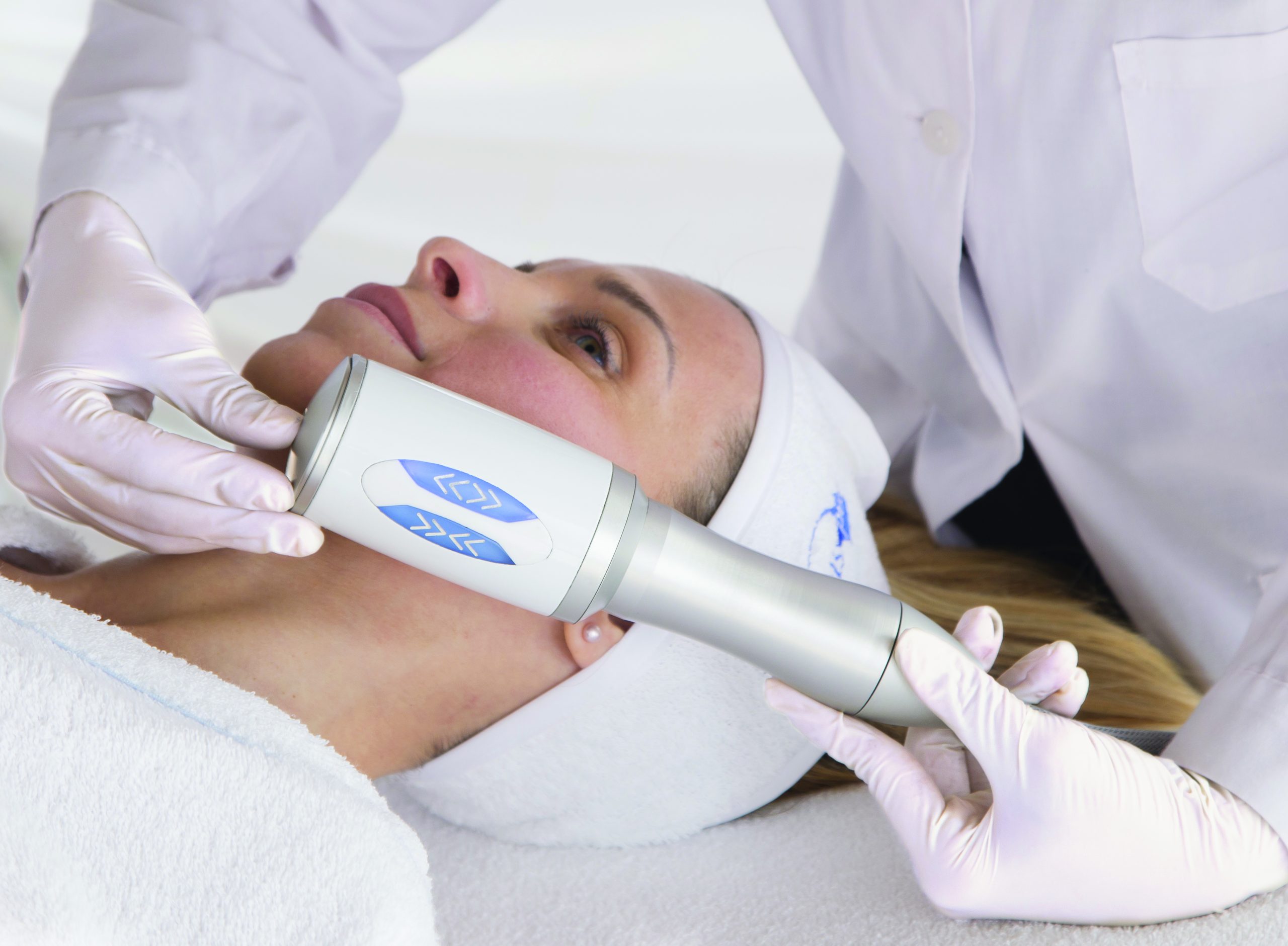 beautiful woman is happy with Endospheres® non-surgical treatments